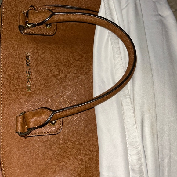 Medium Saffiano Leather 2-in-1 Tote Bag - Picture 9 of 10